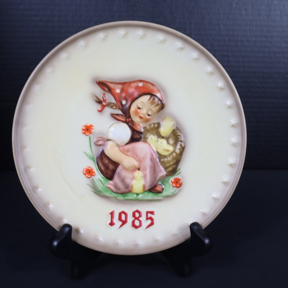 Vintage 1985 Goebel M. J. Hummel 15th Annual Plate Girl w/baby chicks W. Germany - Picture 2 of 9